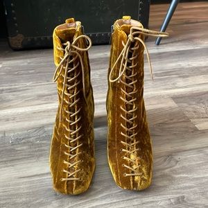 Sam Edelman
Carney Lace Up Velvet Booties Rust